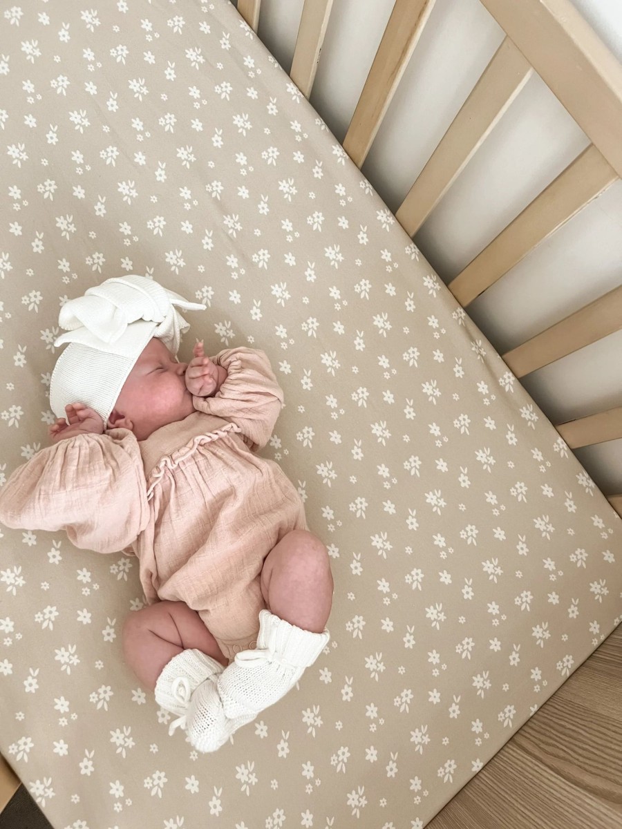 Baby Little and Fern | Neutral Daisy | Cot Sheet